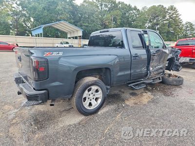 Trzecie zdjęcie samochodu z tyłu: 2017 CHEVROLET SILVERADO K1500 LT VIN:1GCVKREH1HZ382579 - miniatura