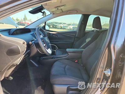 Zdjęcie 7 z 12 samochodu: 2017 TOYOTA PRIUS TWO VIN:JTDKBRFU0H3575338 - miniatura
