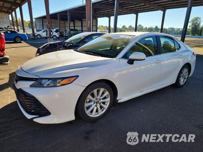2018 TOYOTA CAMRY LE 4T1B11HK2JU062636 - główne zdjęcie licytacji z USA - miniatura
