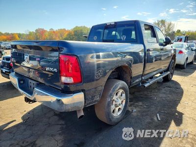 Trzecie zdjęcie samochodu z tyłu: 2017 RAM 2500 SLT VIN:3C6UR5DJ8HG581785 - miniatura