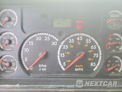 Zdjęcie 9 z 14 samochodu: 2012 FREIGHTLINER CASCADIA 113 VIN:1FUJGHDVXCSBF2727 - miniatura