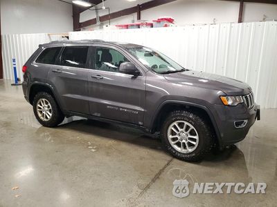 Czwarte zdjęcie samochodu z boku: 2018 JEEP GRAND CHEROKEE LAREDO VIN:1C4RJFAGXJC506454 - miniatura