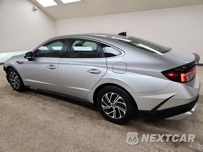 Drugie zdjęcie samochodu z przodu: 2026 HYUNDAI SONATA HYBRID BLUE VIN:KMHL24JJ7TA176429 - miniatura