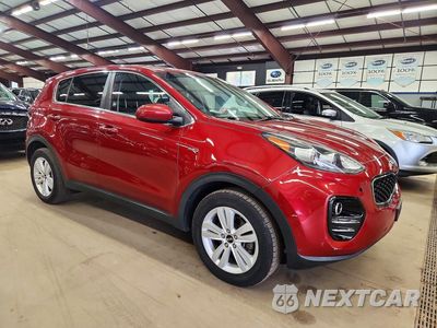 Czwarte zdjęcie samochodu z boku: 2018 KIA SPORTAGE LX VIN:KNDPMCAC9J7488595 - miniatura