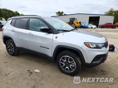 Czwarte zdjęcie samochodu z boku: 2026 JEEP COMPASS TRAILHAWK VIN:3C4NJDDN8TT182621 - miniatura