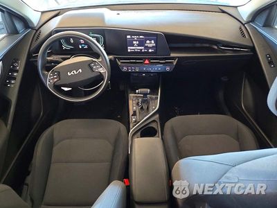 Zdjęcie 8 z 13 samochodu: 2023 KIA NIRO VIN:KNDCP3LE6P5110534 - miniatura