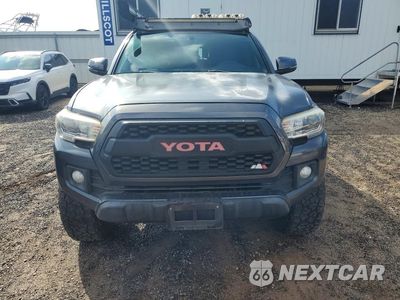 Piąte zdjęcie samochodu w środku: 2017 TOYOTA TACOMA SR V6 VIN:3TMCZ5AN0HM061335 - miniatura