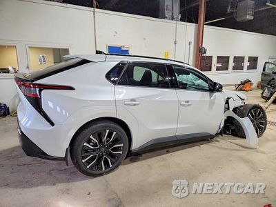 Trzecie zdjęcie samochodu z tyłu: 2026 TOYOTA BZ LIMITED VIN:JTMBDAFB9TA014439 - miniatura