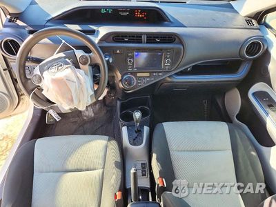 Zdjęcie 8 z 13 samochodu: 2013 TOYOTA PRIUS C THREE VIN:JTDKDTB38D1551251 - miniatura