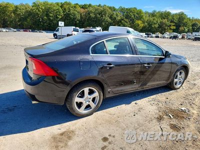 Trzecie zdjęcie samochodu z tyłu: 2013 VOLVO S60 T5 VIN:YV1612FS0D2187451 - miniatura