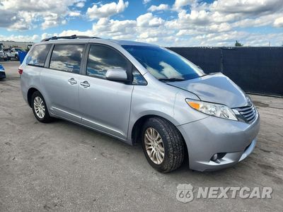 Czwarte zdjęcie samochodu z boku: 2017 TOYOTA SIENNA XLE 8-PASSENGER VIN:5TDYZ3DC2HS883672 - miniatura