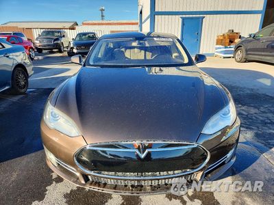 Piąte zdjęcie samochodu w środku: 2013 TESLA MODEL S VIN:5YJSA1CG2DFP17849 - miniatura