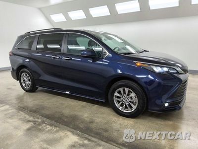 Czwarte zdjęcie samochodu z boku: 2025 TOYOTA SIENNA XLE 8-PASSENGER VIN:5TDYRKEC6SS238586 - miniatura