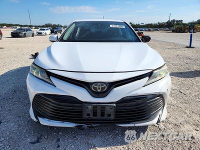 Piąte zdjęcie samochodu w środku: 2019 TOYOTA CAMRY LE VIN:4T1B11HKXKU704487 - miniatura