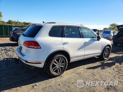 Trzecie zdjęcie samochodu z tyłu: 2016 VOLKSWAGEN TOUAREG SPORT VIN:WVGEF9BP6GD001297 - miniatura