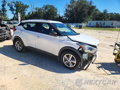 Czwarte zdjęcie samochodu z boku: 2019 NISSAN KICKS S VIN:3N1CP5CU4KL518965 - miniatura