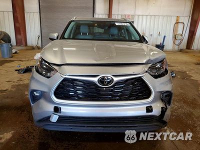 Piąte zdjęcie samochodu w środku: 2022 TOYOTA HIGHLANDER XLE VIN:5TDGZRBH0NS575179 - miniatura