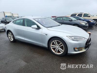 Czwarte zdjęcie samochodu z boku: 2013 TESLA MODEL S VIN:5YJSA1CGXDFP22779 - miniatura