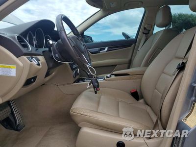 Zdjęcie 7 z 12 samochodu: 2013 MERCEDES-BENZ C 250 VIN:WDDGF4HB9DR300282 - miniatura