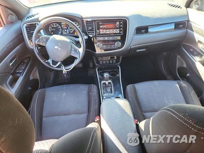 Zdjęcie 8 z 14 samochodu: 2018 MITSUBISHI OUTLANDER SE VIN:JA4AZ3A34JZ044529 - miniatura
