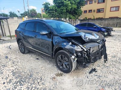 Czwarte zdjęcie samochodu z boku: 2025 KIA SPORTAGE SX PRESTIGE VIN:KNDPXCDG6S7247620 - miniatura