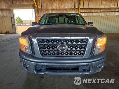 Piąte zdjęcie samochodu w środku: 2017 NISSAN TITAN SV VIN:1N6AA1E53HN565446 - miniatura