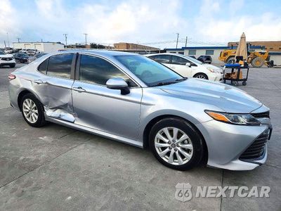 Czwarte zdjęcie samochodu z boku: 2020 TOYOTA CAMRY LE VIN:4T1C11AK5LU882923 - miniatura