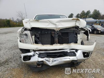 Piąte zdjęcie samochodu w środku: 2017 NISSAN TITAN XD SV VIN:1N6AA1F24HN550264 - miniatura