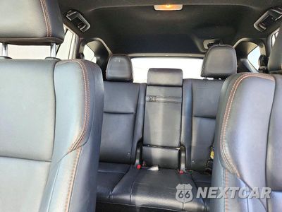 Zdjęcie 10 z 13 samochodu: 2017 TOYOTA RAV4 HV SE VIN:JTMJJREV4HD075878 - miniatura