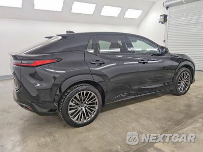 Trzecie zdjęcie samochodu z tyłu: 2024 LEXUS RZ 300E VIN:JTJABABB2RA007345 - miniatura