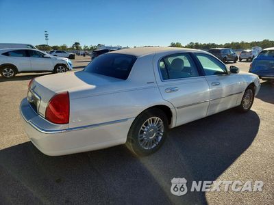 Trzecie zdjęcie samochodu z tyłu: 2007 LINCOLN TOWN CAR SIGNATURE VIN:1LNHM81WX7Y624209 - miniatura