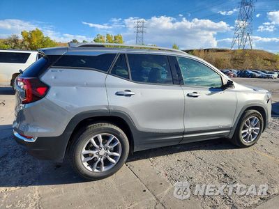 Trzecie zdjęcie samochodu z tyłu: 2024 GMC TERRAIN SLT VIN:3GKALVEG4RL250618 - miniatura