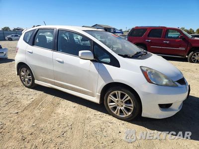 Czwarte zdjęcie samochodu z boku: 2011 HONDA FIT SPORT VIN:JHMGE8H58BS006066 - miniatura