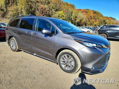 Czwarte zdjęcie samochodu z boku: 2022 TOYOTA SIENNA XLE VIN:5TDJRKECXNS084700 - miniatura