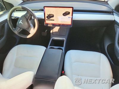Zdjęcie 8 z 12 samochodu: 2025 TESLA MODEL Y VIN:7SAYGDED3SF255105 - miniatura