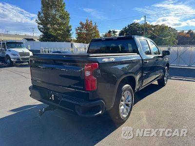 Trzecie zdjęcie samochodu z tyłu: 2021 CHEVROLET SILVERADO K1500 CUSTOM VIN:1GCPYBEK5MZ415653 - miniatura