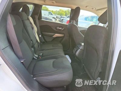 Zdjęcie 10 z 12 samochodu: 2017 JEEP CHEROKEE LATITUDE VIN:1C4PJMCBXHW571231 - miniatura