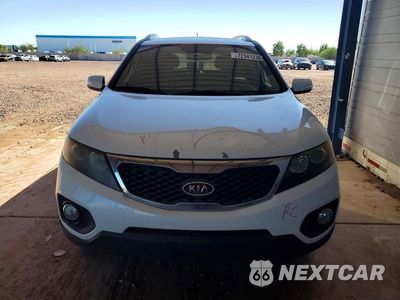 Piąte zdjęcie samochodu w środku: 2013 KIA SORENTO LX VIN:5XYKT3A66DG391515 - miniatura