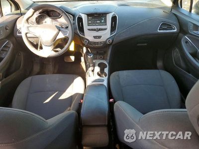 Zdjęcie 8 z 12 samochodu: 2018 CHEVROLET CRUZE LS VIN:1G1BC5SM7J7202722 - miniatura