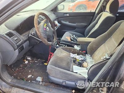 Zdjęcie 7 z 12 samochodu: 2004 HONDA ACCORD EX VIN:1HGCM56644A169840 - miniatura