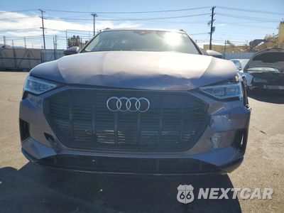 Piąte zdjęcie samochodu w środku: 2022 AUDI E-TRON PREMIUM VIN:WA1AAAGE7NB014198 - miniatura