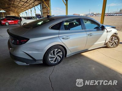 Trzecie zdjęcie samochodu z tyłu: 2026 HYUNDAI SONATA HYBRID BLUE VIN:KMHL24JJ5TA153845 - miniatura