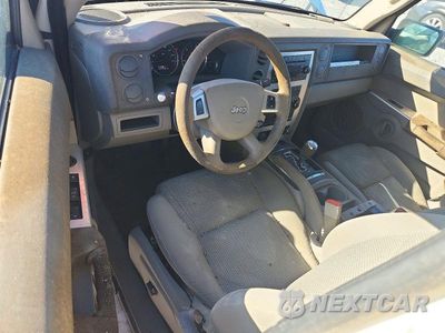 Zdjęcie 8 z 13 samochodu: 2008 JEEP COMMANDER SPORT VIN:1J8HH48K08C117993 - miniatura