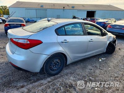 Trzecie zdjęcie samochodu z tyłu: 2016 KIA FORTE LX VIN:KNAFK4A63G5619717 - miniatura