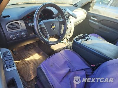 Zdjęcie 8 z 13 samochodu: 2010 CHEVROLET SUBURBAN K1500 LS VIN:1GNUKHE33AR215311 - miniatura