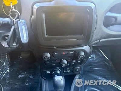 Zdjęcie 9 z 10 samochodu: 2018 JEEP RENEGADE LATITUDE VIN:ZACCJBBB3JPH04371 - miniatura