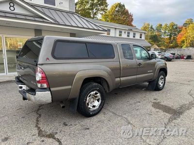 Czwarte zdjęcie samochodu z boku: 2010 TOYOTA TACOMA V6 VIN:5TEUU4EN6AZ733639 - miniatura