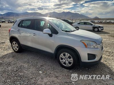Czwarte zdjęcie samochodu z boku: 2015 CHEVROLET TRAX LS VIN:3GNCJKSB7FL203295 - miniatura