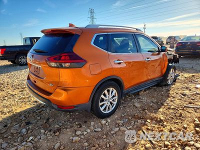 Trzecie zdjęcie samochodu z tyłu: 2018 NISSAN ROGUE SV VIN:5N1AT2MT0JC805956 - miniatura