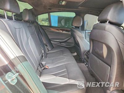 Zdjęcie 10 z 12 samochodu: 2019 BMW 530 XI VIN:WBAJA7C52KWW30388 - miniatura
